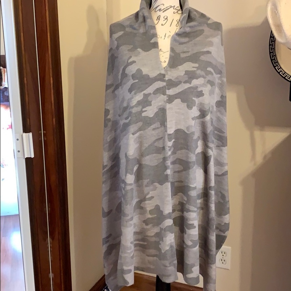 Camo shawl